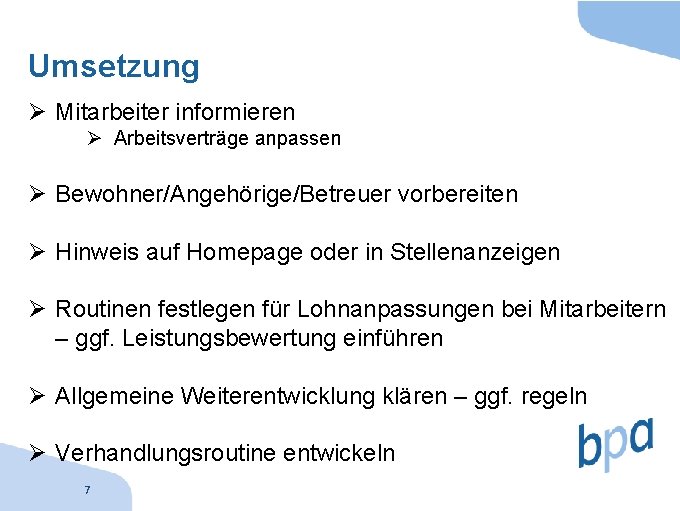 Umsetzung Ø Mitarbeiter informieren Ø Arbeitsverträge anpassen Ø Bewohner/Angehörige/Betreuer vorbereiten Ø Hinweis auf Homepage