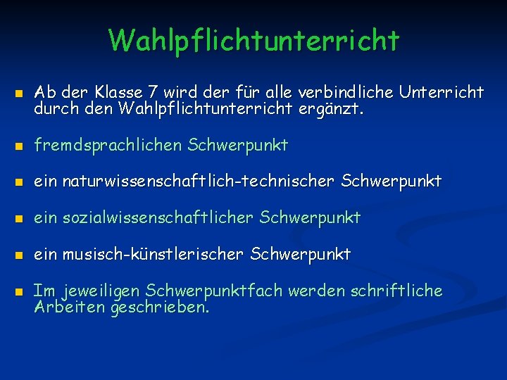 Wahlpflichtunterricht n Ab der Klasse 7 wird der für alle verbindliche Unterricht durch den