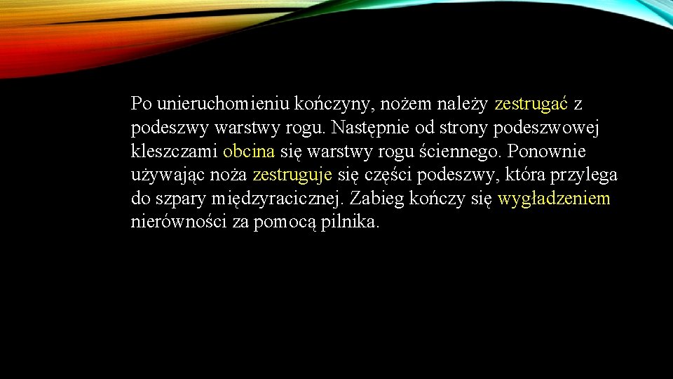 Po unieruchomieniu kończyny, nożem należy zestrugać z podeszwy warstwy rogu. Następnie od strony podeszwowej