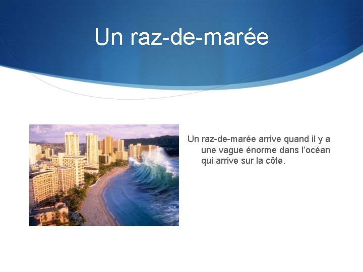 Un raz-de-marée arrive quand il y a une vague énorme dans l’océan qui arrive