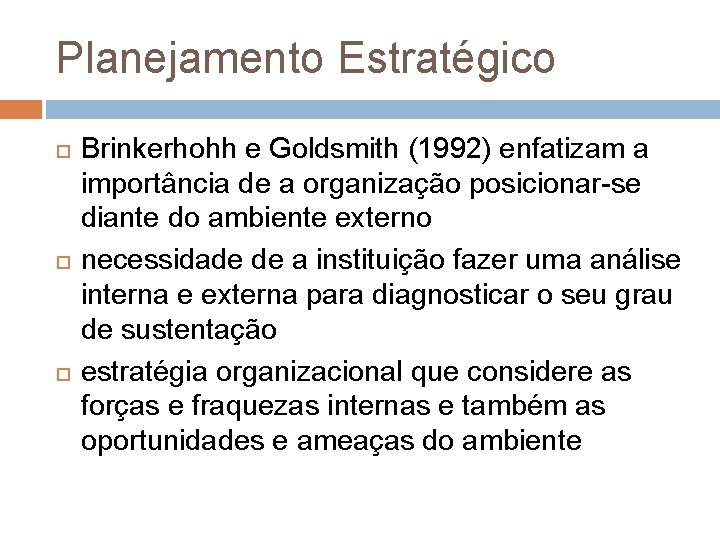 Planejamento Estratégico Brinkerhohh e Goldsmith (1992) enfatizam a importância de a organização posicionar-se diante