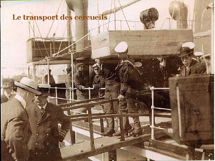 Le transport des cercueils. 