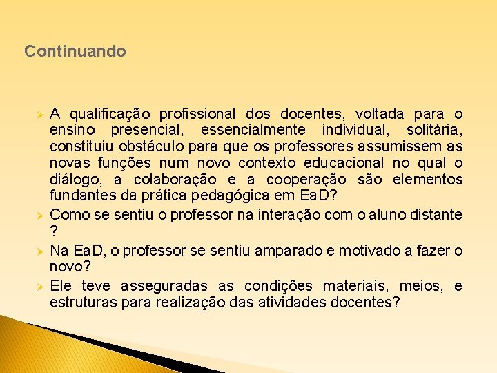 Continuando Ø Ø A qualificação profissional dos docentes, voltada para o ensino presencial, essencialmente