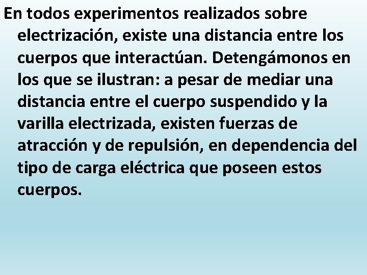 En todos experimentos realizados sobre electrización, existe una distancia entre los cuerpos que interactúan.