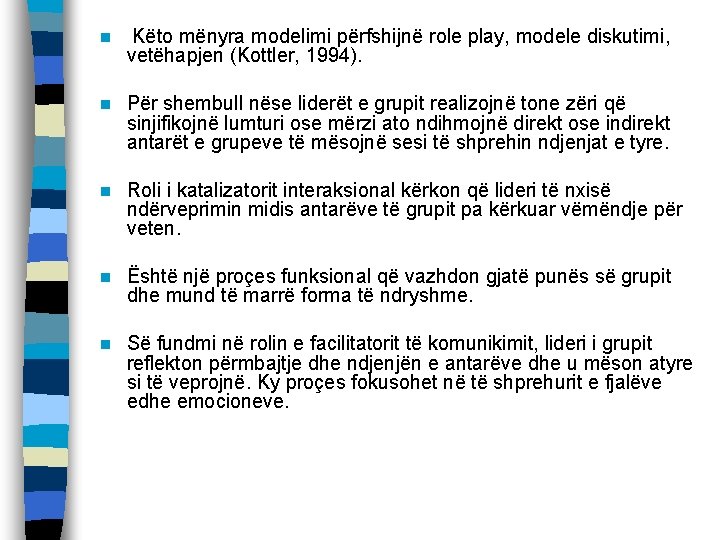 n Këto mënyra modelimi përfshijnë role play, modele diskutimi, vetëhapjen (Kottler, 1994). n Për