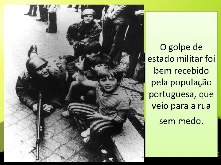 O golpe de estado militar foi bem recebido pela população portuguesa, que veio para