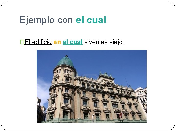 Ejemplo con el cual �El edificio en el cual viven es viejo. 