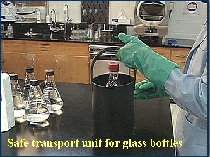 Safe transport unit for glass bottles 