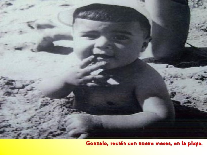 foto Gonzalo, recién con nueve meses, en la playa. 