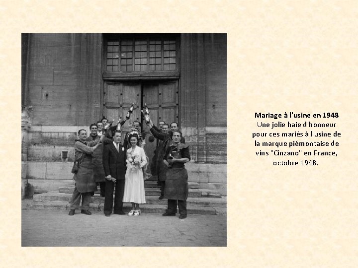 Mariage à l'usine en 1948 Une jolie haie d'honneur pour ces mariés à l'usine