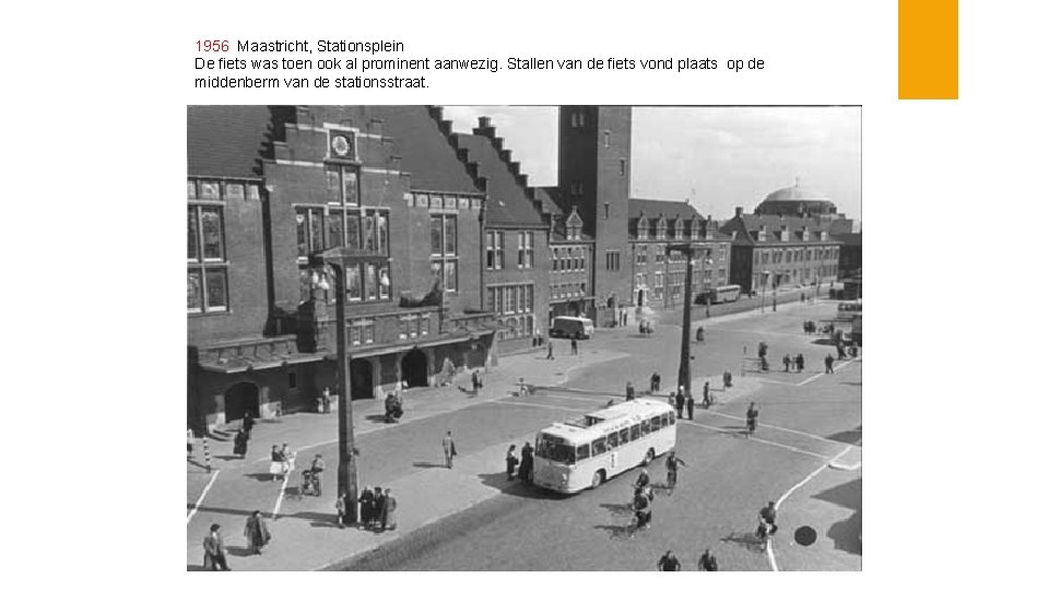 1956 Maastricht, Stationsplein De fiets was toen ook al prominent aanwezig. Stallen van de