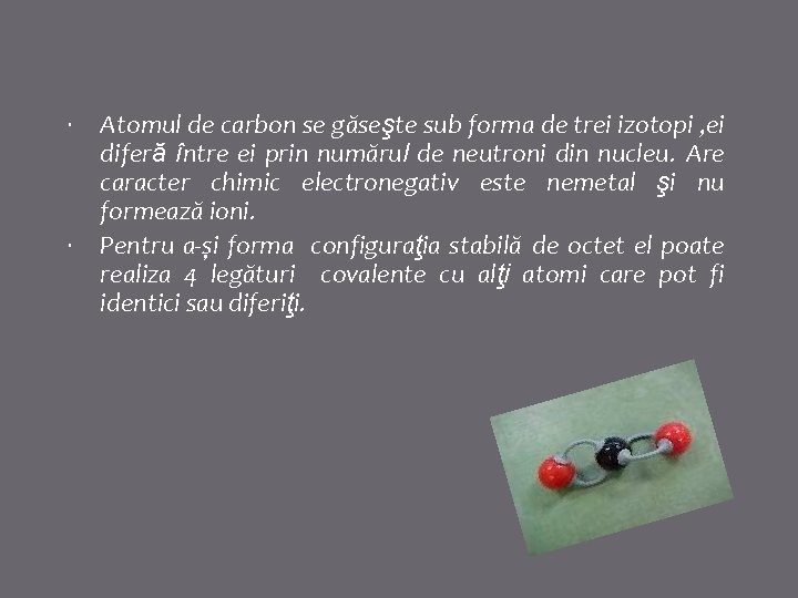  Atomul de carbon se găseşte sub forma de trei izotopi , ei diferă