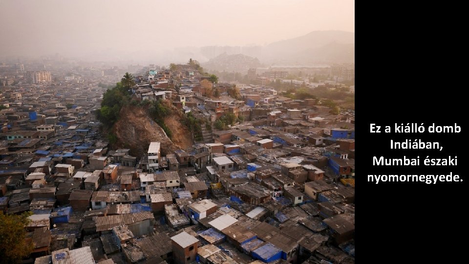 Ez a kiálló domb Indiában, Mumbai északi nyomornegyede. 