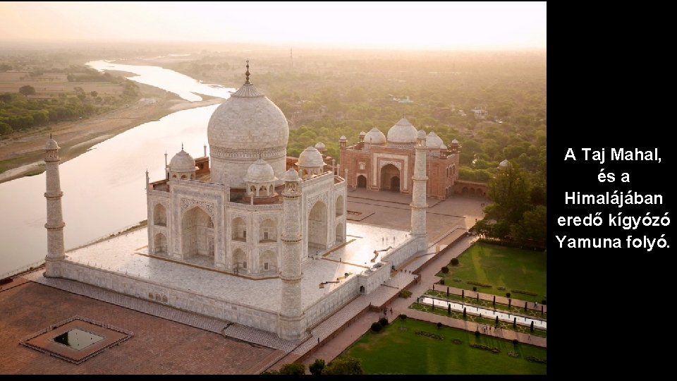 A Taj Mahal, és a Himalájában eredő kígyózó Yamuna folyó. 