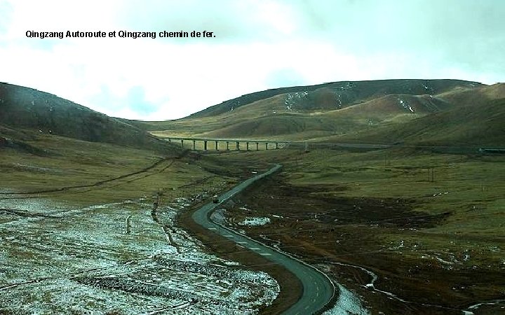 Qingzang Autoroute et Qingzang chemin de fer. 