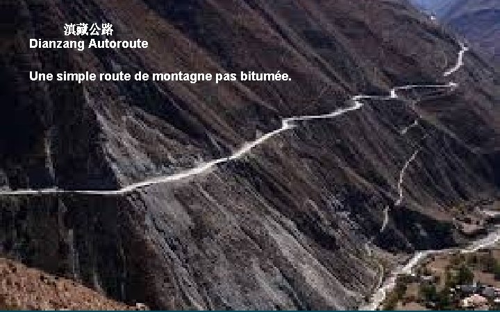 滇藏公路 Dianzang Autoroute Une simple route de montagne pas bitumée. 