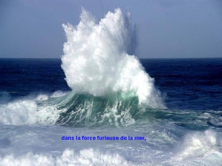 dans la force furieuse de la mer, 