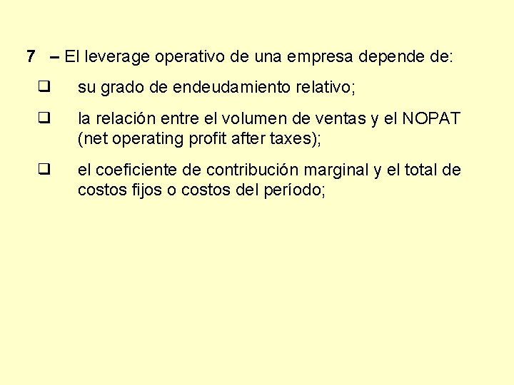 7 – El leverage operativo de una empresa depende de: ❑ su grado de