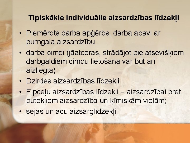 Tipiskākie individuālie aizsardzības līdzekļi • Piemērots darba apģērbs, darba apavi ar purngala aizsardzību •