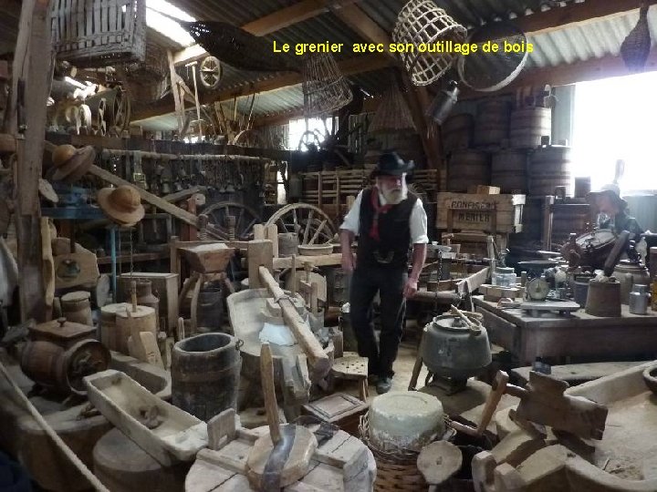 Le grenier avec son outillage de bois 