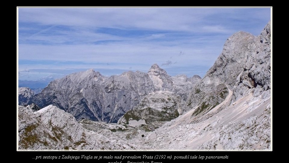 …pri sestopu z Zadnjega Vogla se je malo nad prevalom Vrata (2192 m) ponudil