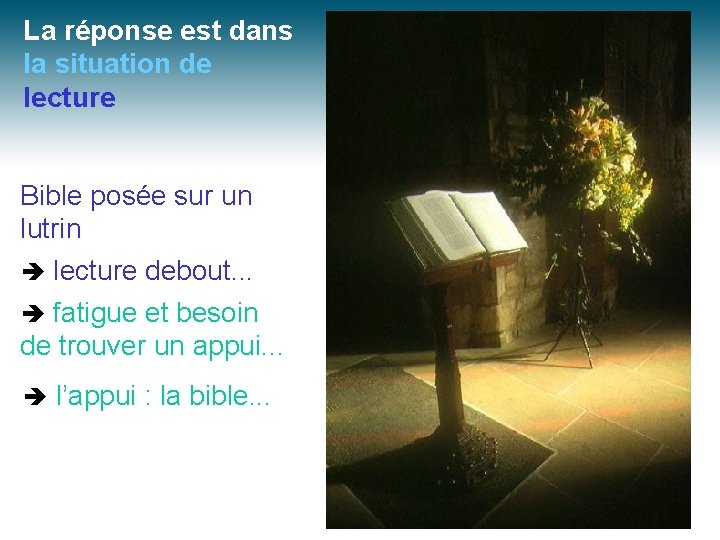 La réponse est dans la situation de lecture Bible posée sur un lutrin lecture