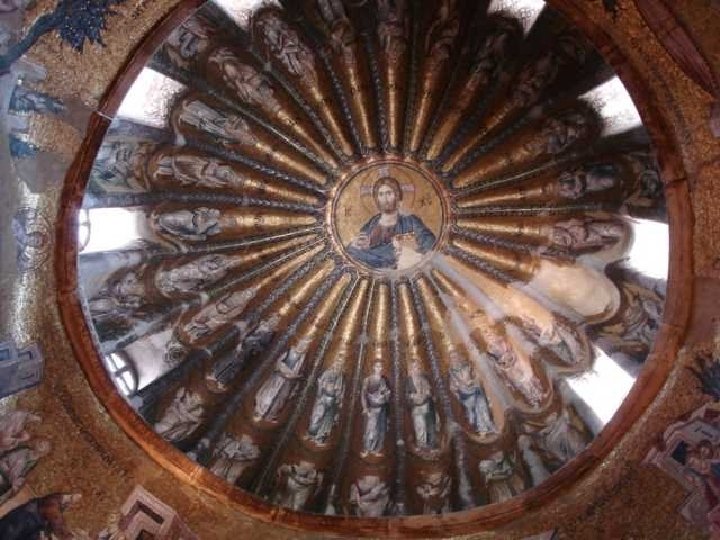  • También podemos encontrar al Cristo Pantocrátor (Todopoderoso) en la cúpula, de medio