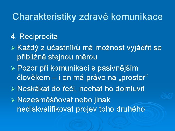 Charakteristiky zdravé komunikace 4. Reciprocita Ø Každý z účastníků má možnost vyjádřit se přibližně