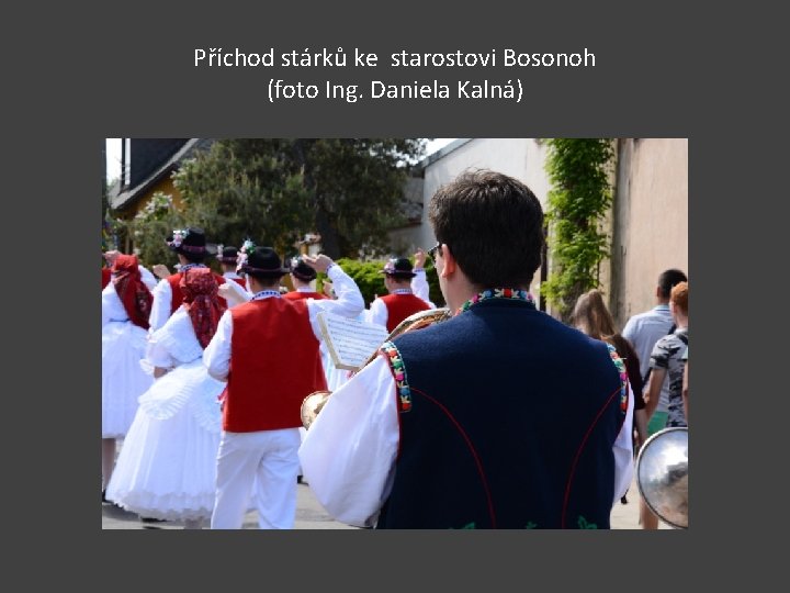 Příchod stárků ke starostovi Bosonoh (foto Ing. Daniela Kalná) 