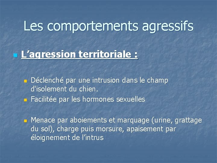 Les comportements agressifs n L’agression territoriale : n n n Déclenché par une intrusion