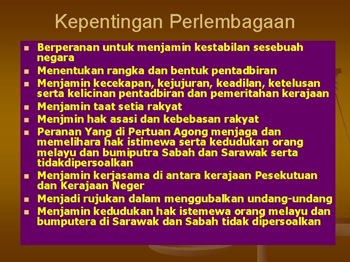 Kepentingan Perlembagaan n n n n Berperanan untuk menjamin kestabilan sesebuah negara Menentukan rangka