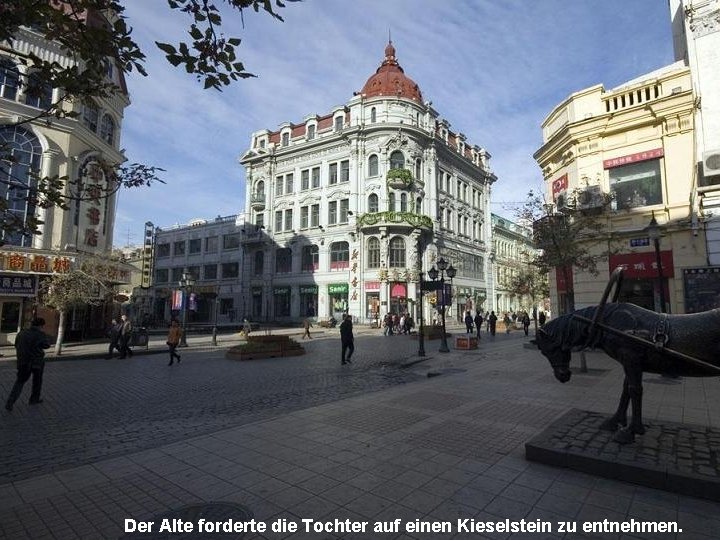 Der Alte forderte die Tochter auf einen Kieselstein zu entnehmen. 