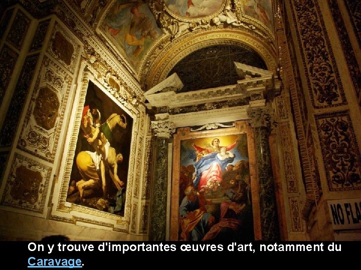 On y trouve d'importantes œuvres d'art, notamment du Caravage. 