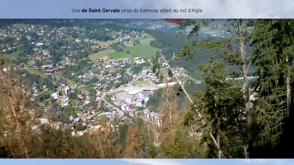 Vue de Saint Gervais prise du tramway allant au nid d’Aigle 