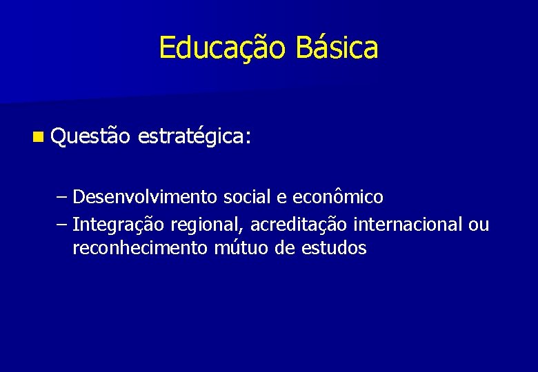 Educação Básica n Questão estratégica: – Desenvolvimento social e econômico – Integração regional, acreditação