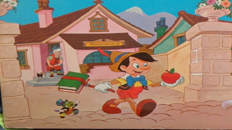 A partir de aquél día, Pinocho empezó a ir al colegio con la compañía