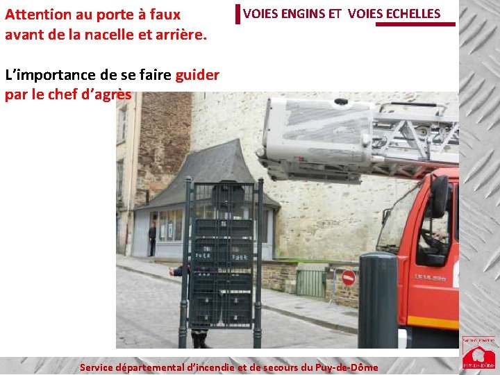Attention au porte à faux avant de la nacelle et arrière. VOIES ENGINS ET Attention au porte à faux avant de la nacelle et arrière. VOIES ENGINS ET