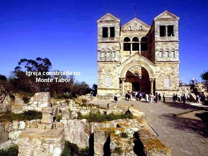 Todos os domingos, devemos SUBIR a Montanha para ESCUTARMOS Cristo transfigurado (ressuscitado). E depois