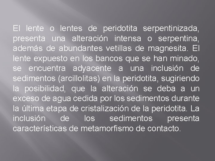 El lente o lentes de peridotita serpentinizada, presenta una alteración intensa o serpentina, además
