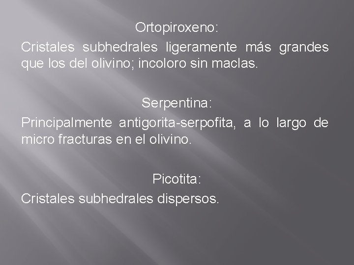 Ortopiroxeno: Cristales subhedrales ligeramente más grandes que los del olivino; incoloro sin maclas. Serpentina:
