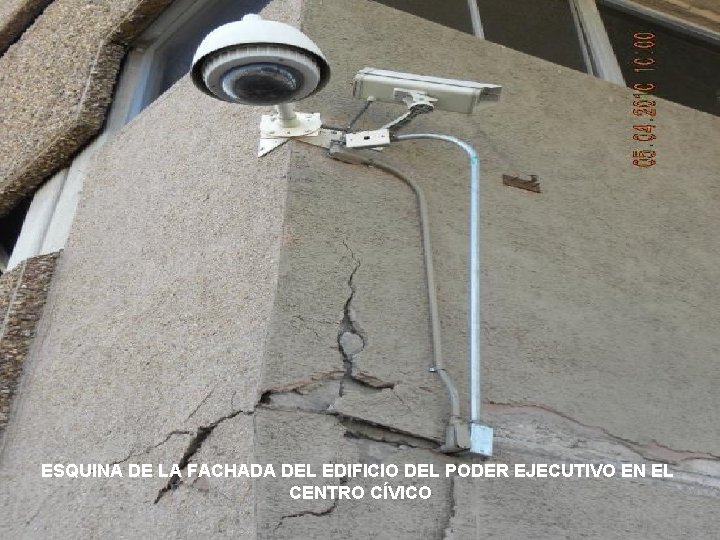 ESQUINA DE LA FACHADA DEL EDIFICIO DEL PODER EJECUTIVO EN EL CENTRO CÍVICO 