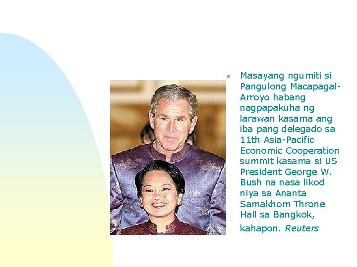 n Masayang ngumiti si Pangulong Macapagal. Arroyo habang nagpapakuha ng larawan kasama ang iba