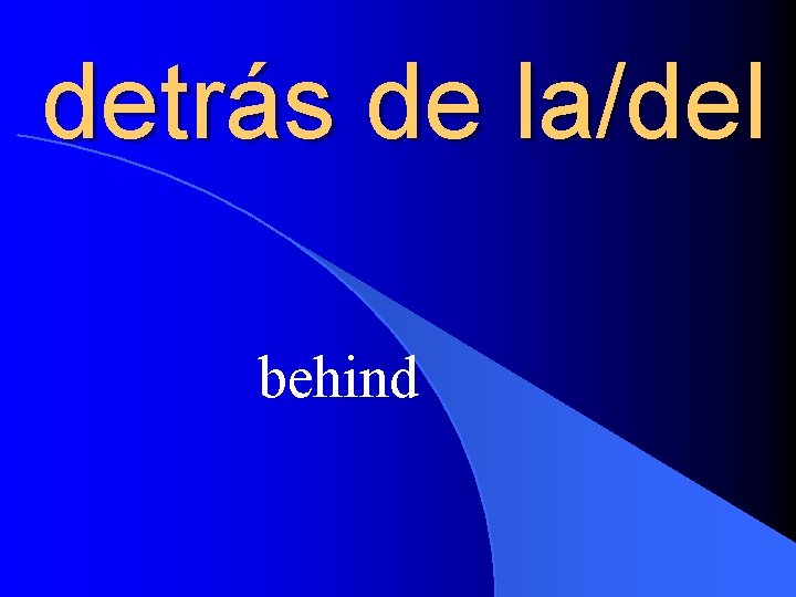 detrás de la/del behind 