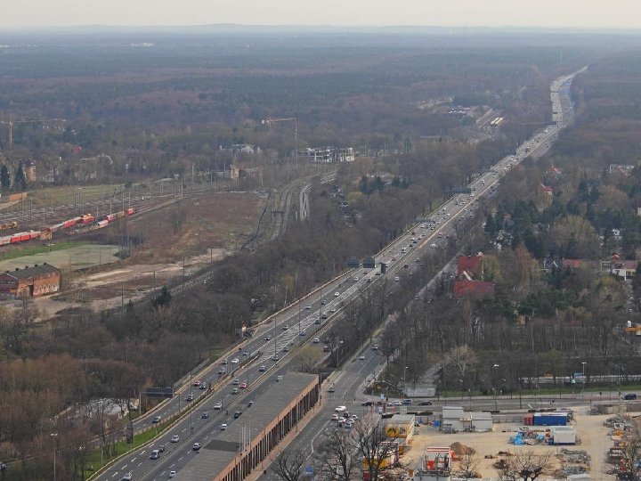 DOPRAVA základom dopravnej infraštruktúry je cestná doprava – 650 tis. km ciest, zhruba 13