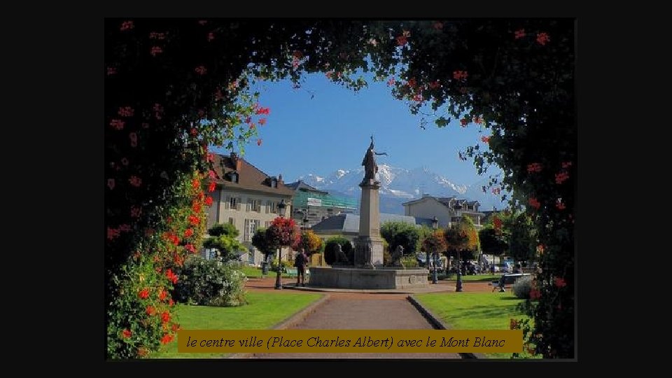 le centre ville (Place Charles Albert) avec le Mont Blanc 
