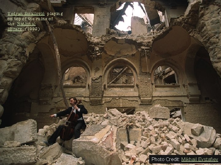 Vedran Smailović playing on top of the ruins of the National library (1992) Photo