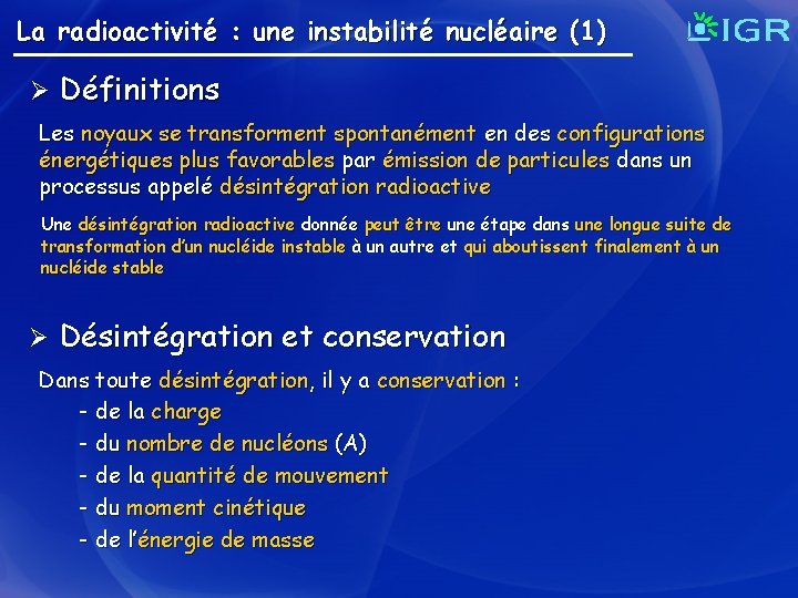 La radioactivité : une instabilité nucléaire (1) Ø Définitions Les noyaux se transforment spontanément