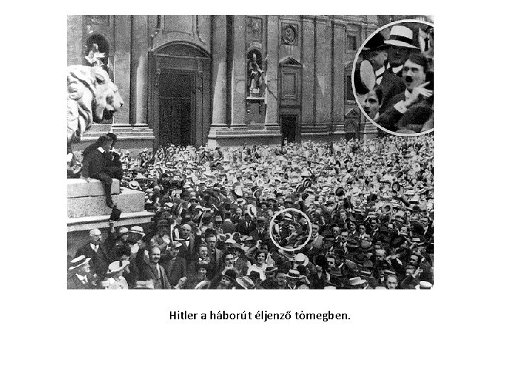 Hitler a háborút éljenző tömegben. 