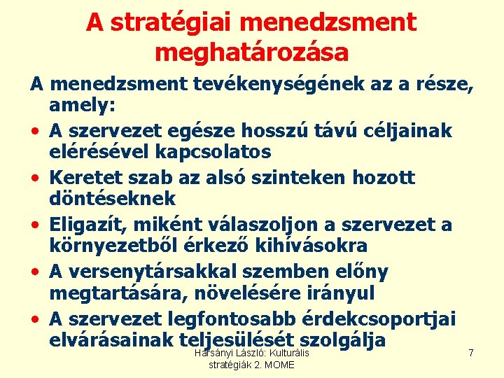 A stratégiai menedzsment meghatározása A menedzsment tevékenységének az a része, amely: • A szervezet A stratégiai menedzsment meghatározása A menedzsment tevékenységének az a része, amely: • A szervezet