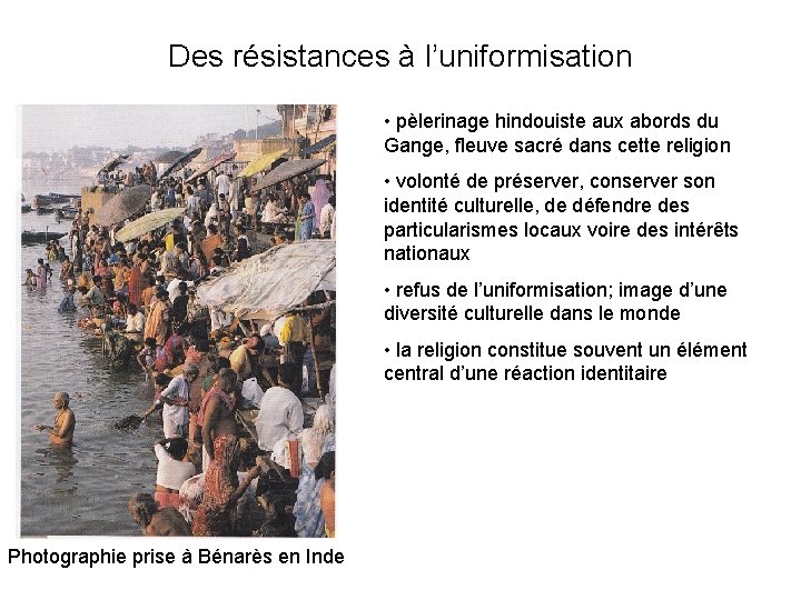 Des résistances à l’uniformisation • pèlerinage hindouiste aux abords du Gange, fleuve sacré dans